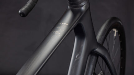 Cube 125500 20161875 attain c62 race blackline 2.jpg