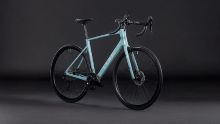 Cube 125510 20161876 attain c62 race skylightblue n cyan 2.jpg
