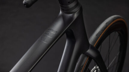 Cube 125700 20161879 attain c62 slt carbon n coalchrome 2.jpg